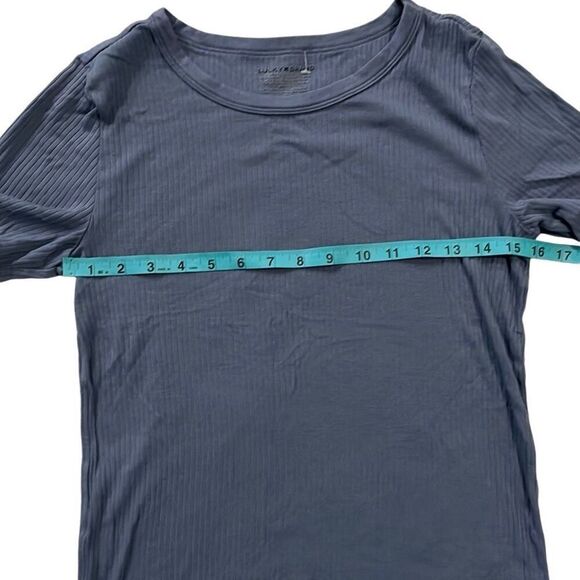 Ladies Lucky Brand Tshirt - Picture 3 of 4